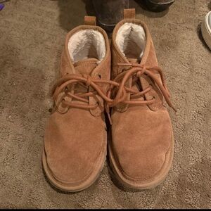 Size 8 Neumel UGG boots in the color Chestnut